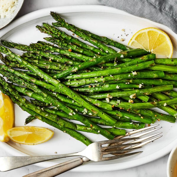 Air fryer asparagus on a plate