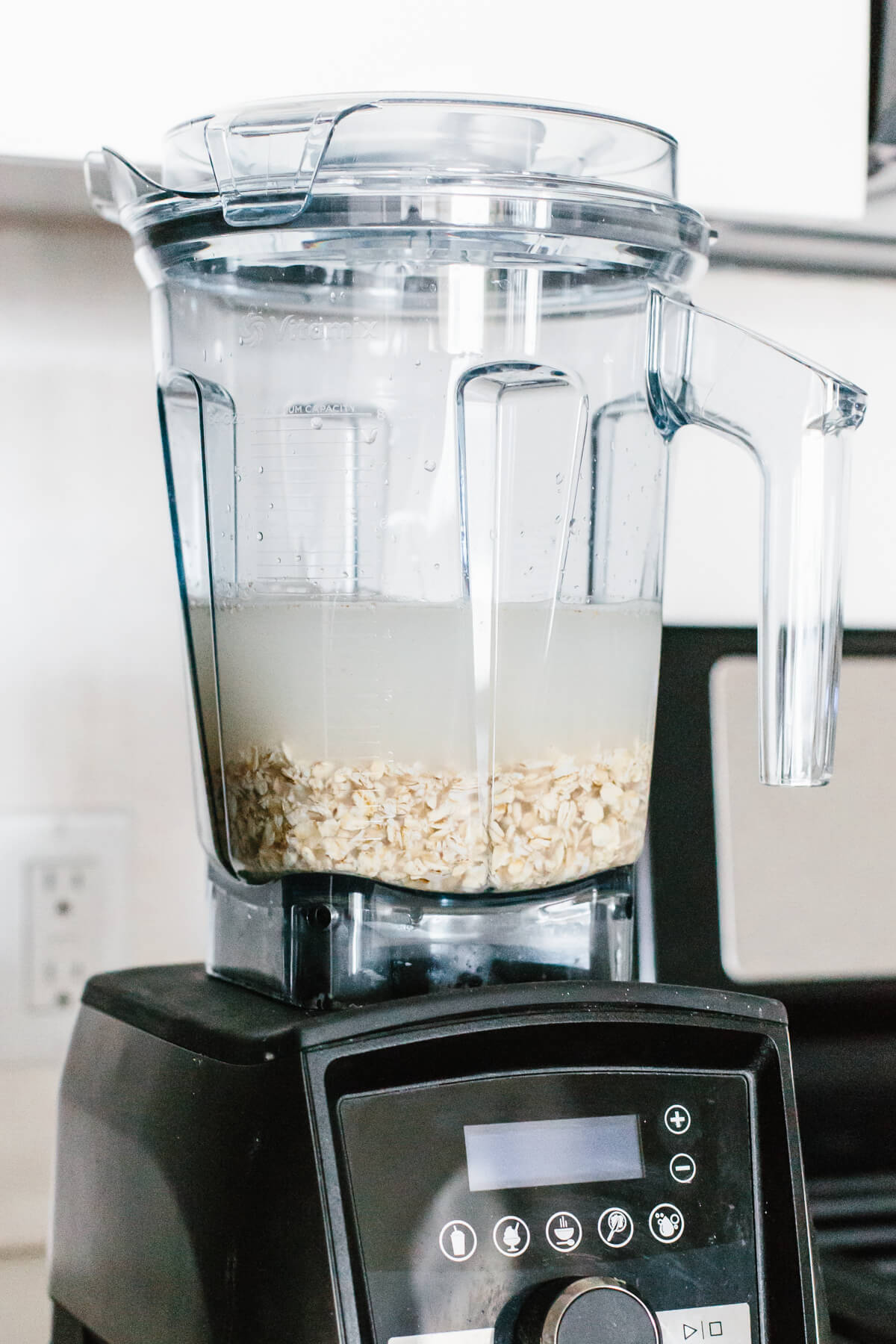 Oats and water in a blender.