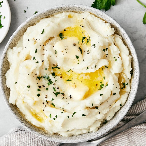 A big bowl of creamy mashed potatoes