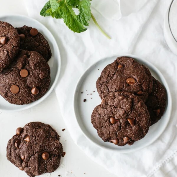 These gluten-free, paleo-friendly mint double chocolate cookies are rich, decadent and highly addictive. They're firm on the outside and lusciously soft on the inside.