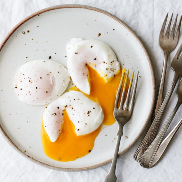 Poached Eggs are the perfect healthy breakfast recipe. Here's how to poach an egg perfectly every time.