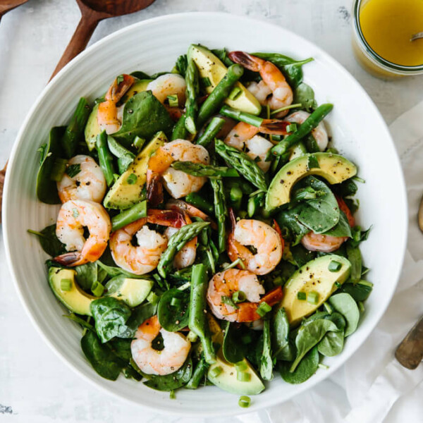 This shrimp, asparagus and avocado salad is utterly delicious and perfect for spring. It's a light, vibrant, creamy, healthy avocado salad.
