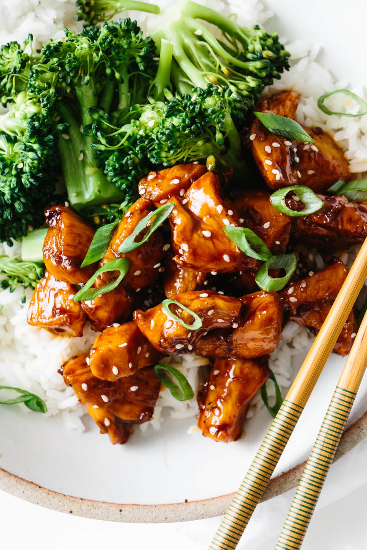 Teriyaki chicken on a bed of rice and steamed broccoli.